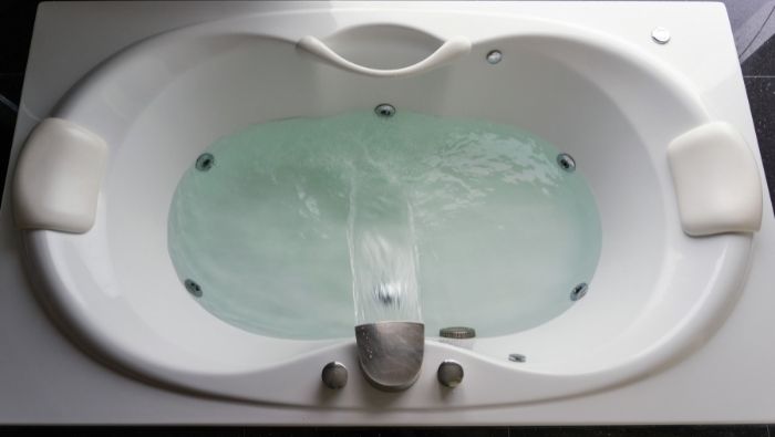 Homemade Cleaner for Jetted Tubs and Showers Heads photo