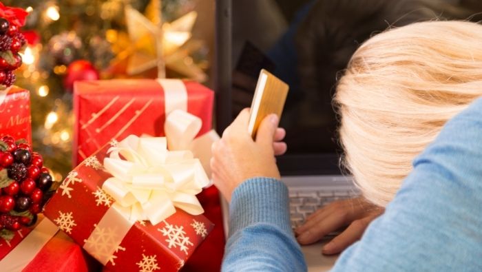 How to Avoid the Holiday Debt Trap photo